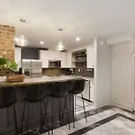 King And Queen Suite 1St Floor Sleeps 6
