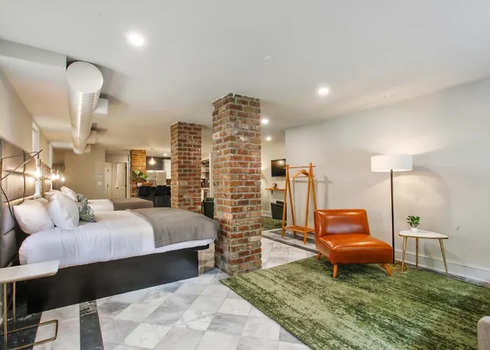 King And Queen Suite 1St Floor Sleeps 6