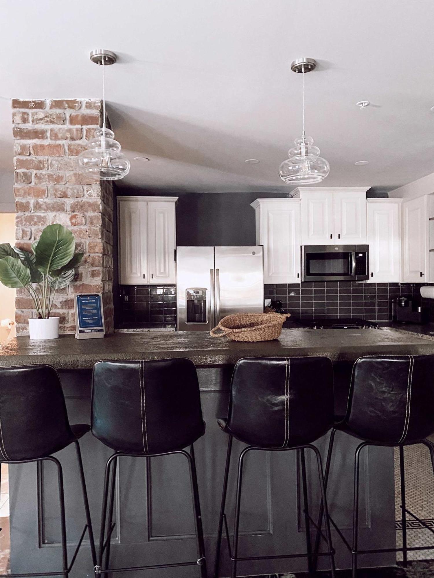 King And Queen 1st Floor Sleeps 6 *
